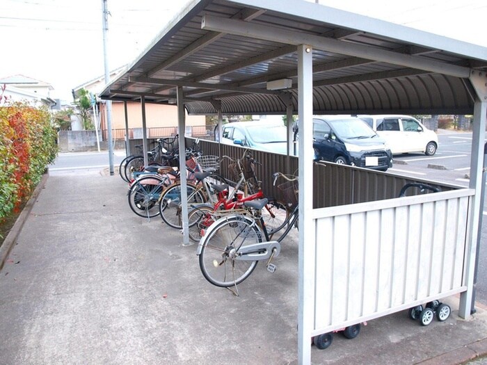 物件外観写真3　(駐輪場)