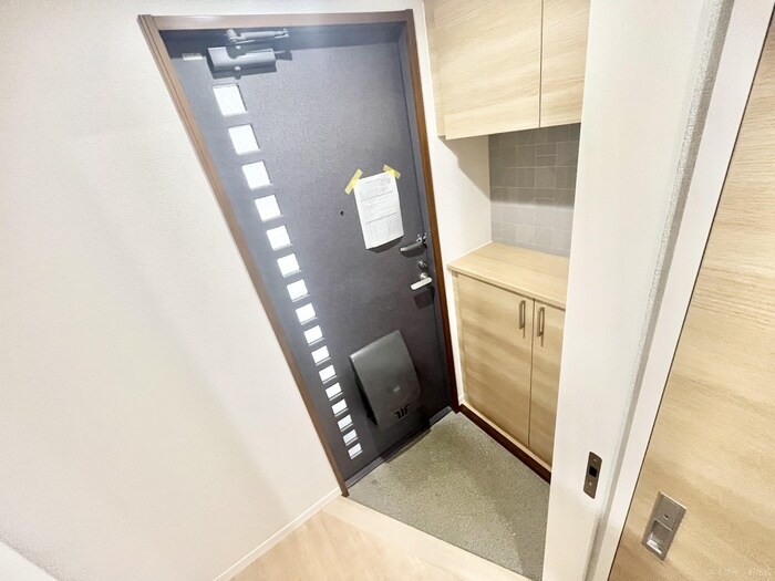 物件内観写真9　(玄関)