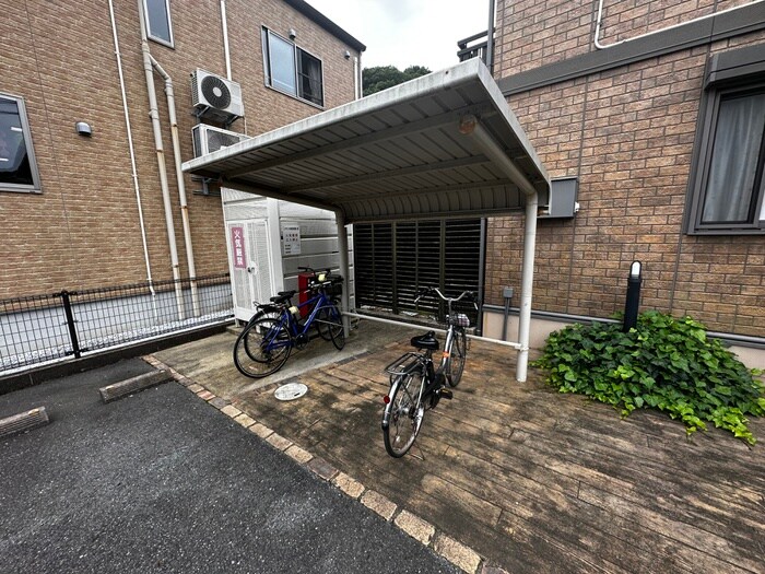 物件外観写真3　(駐輪場)