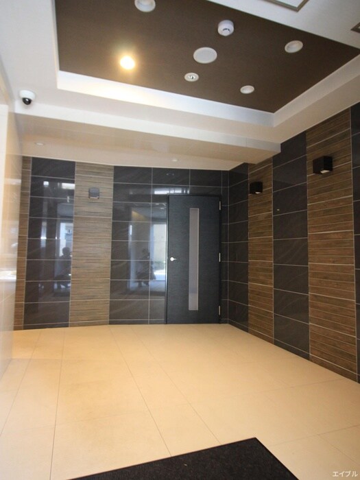 物件外観写真4　(エントランス部分)