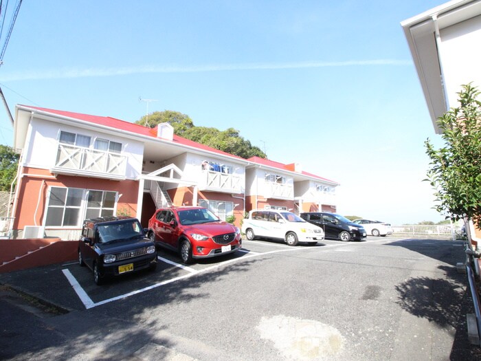 物件外観写真3　(駐車場)