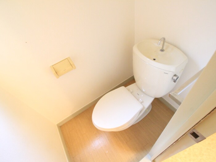 物件内観写真8　(トイレ)