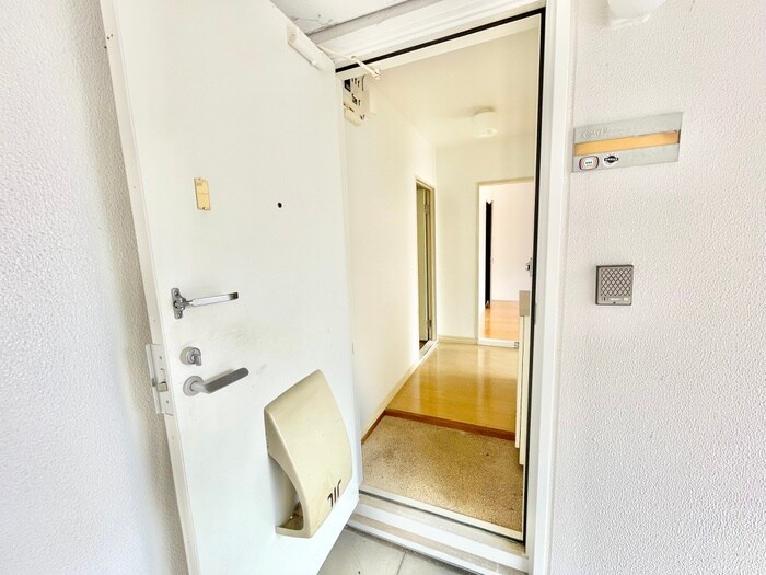 物件内観写真11　(玄関)