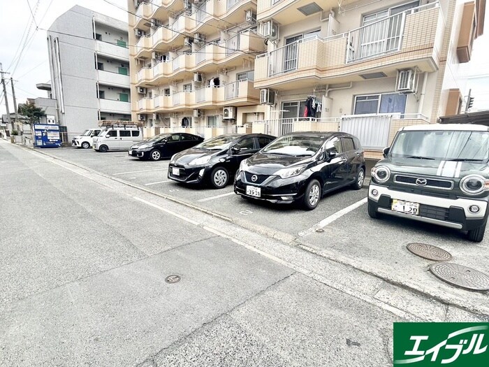 物件外観写真5　(駐車場)