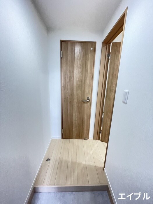 物件内観写真12　(玄関)