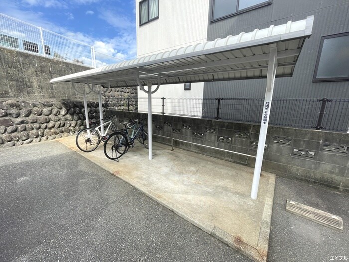 物件外観写真4　(駐輪場)