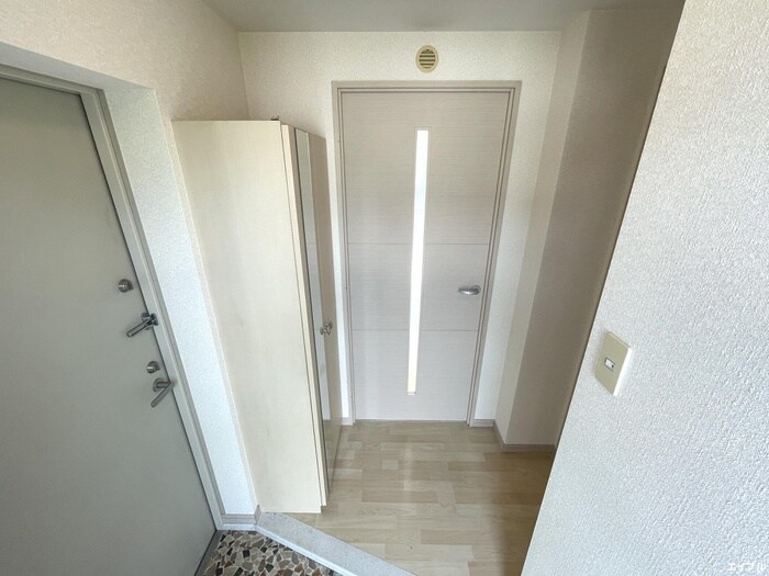 物件内観写真17　(玄関)