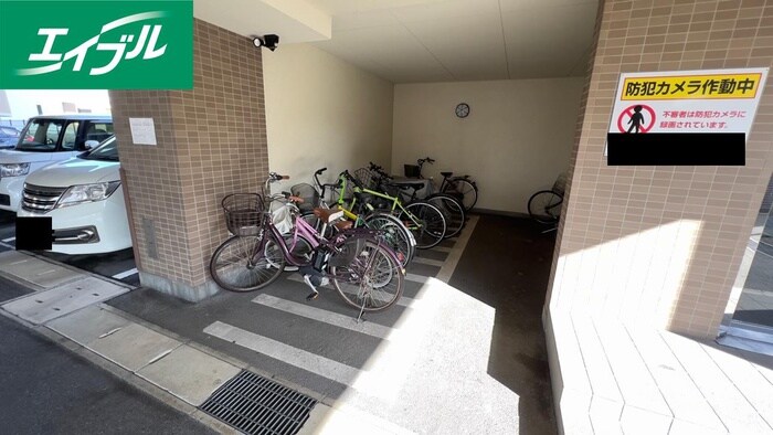 物件外観写真3　(駐輪場)