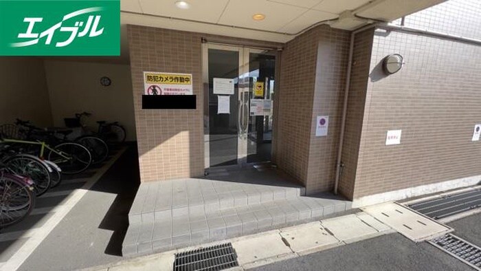 物件外観写真4　(エントランス部分)