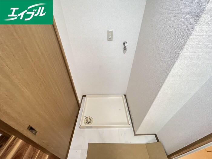 物件内観写真16　(洗濯機置場)