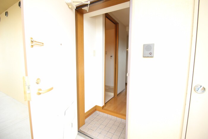 物件内観写真14　(玄関)