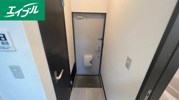 物件内観写真13　(玄関)