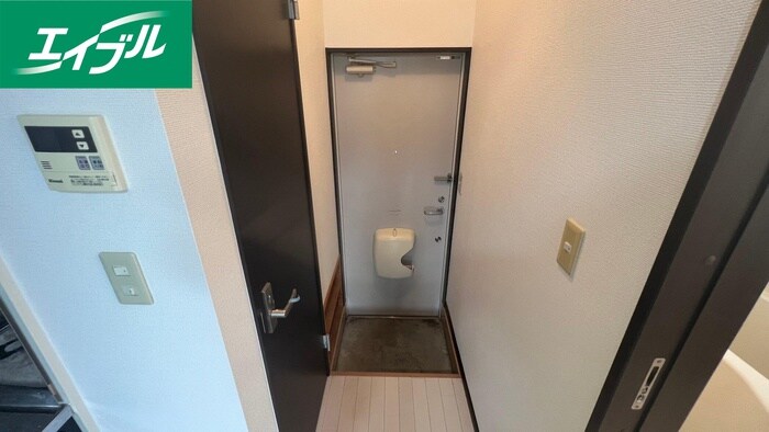 物件内観写真13　(玄関)