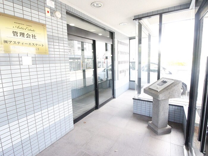 物件外観写真3　(エントランス部分)