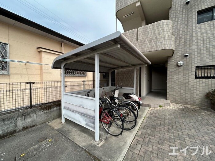 物件外観写真4　(駐輪場)