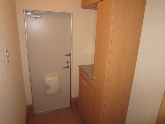 物件内観写真9　(玄関)