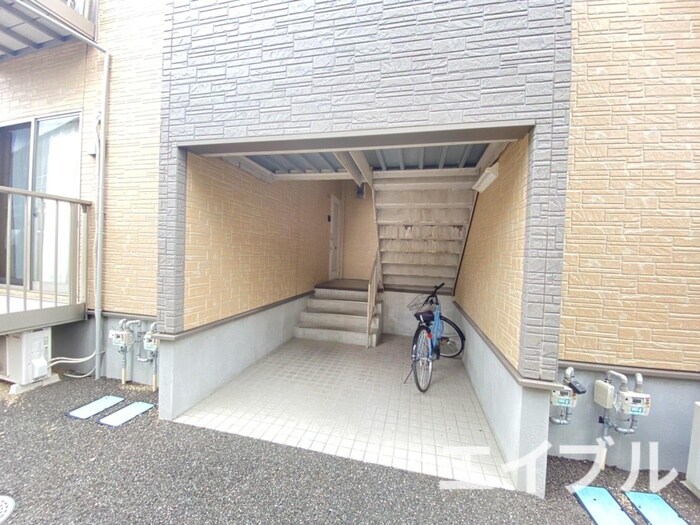 物件外観写真4　(エントランス部分)