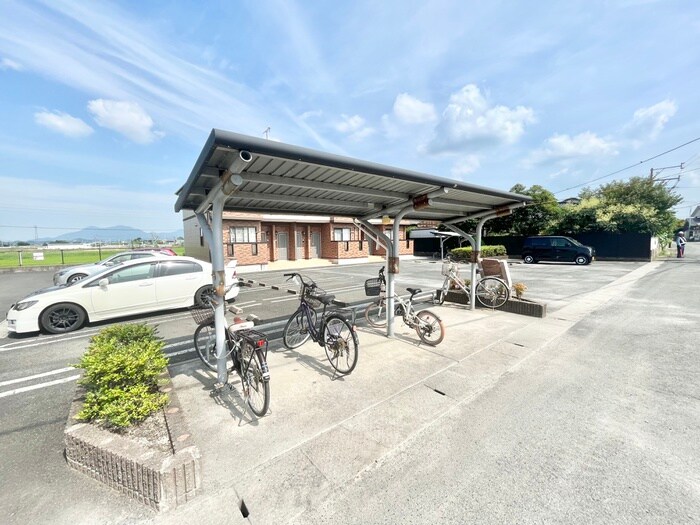物件外観写真3　(駐輪場)
