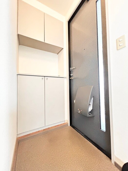 物件内観写真3　(玄関)