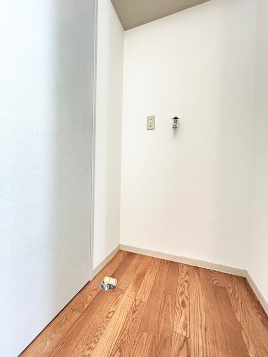 物件内観写真6　(洗濯機置場)