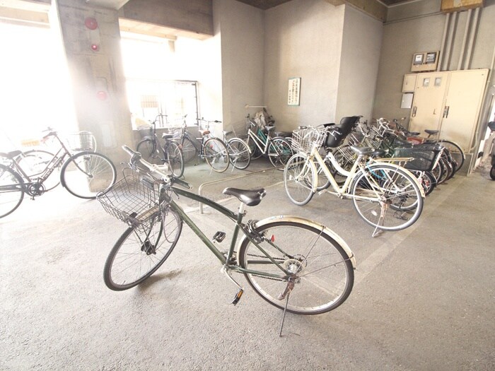 物件外観写真5　(駐輪場)