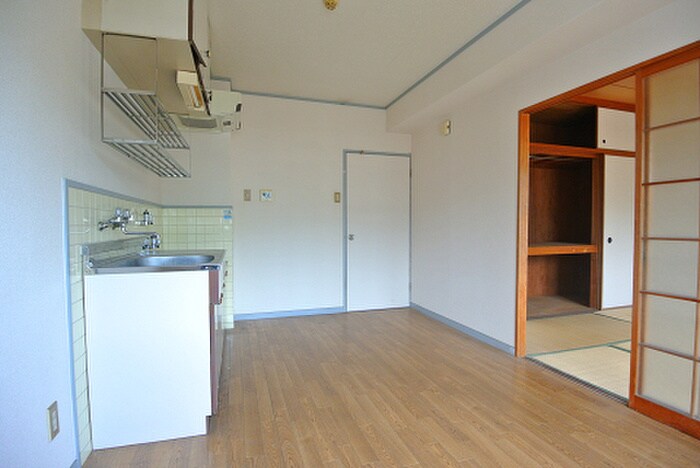 物件内観写真3　(居室)