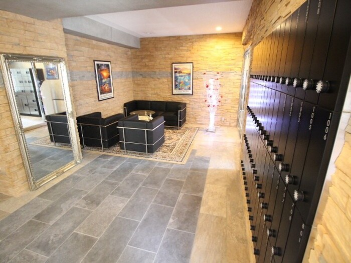 物件外観写真2　(エントランス部分)