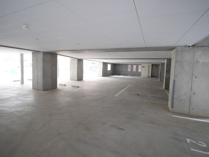 物件外観写真3　(駐車場)