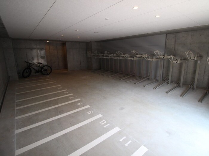 物件外観写真4　(駐輪場)