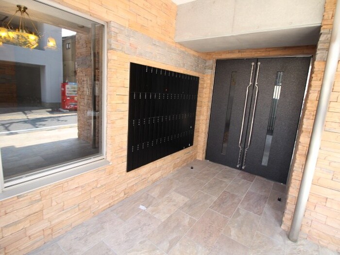 物件外観写真5　(エントランス部分)