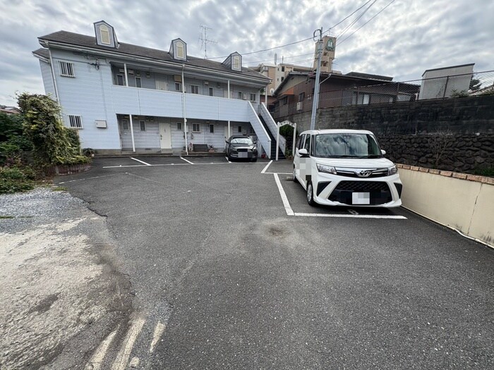 物件外観写真2　(駐車場)