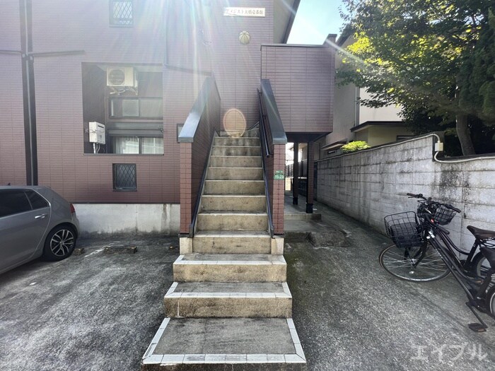 物件外観写真3　(エントランス部分)