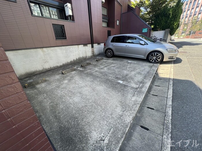 物件外観写真5　(駐車場)