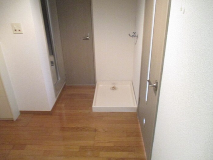 物件内観写真9　(洗濯機置場)