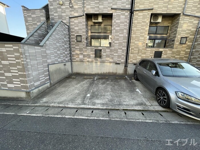 物件外観写真4　(駐車場)