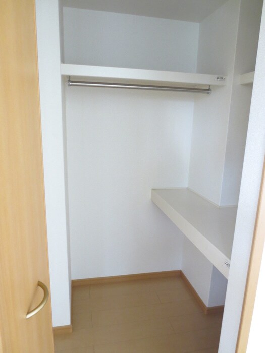 物件内観写真10　(収納)