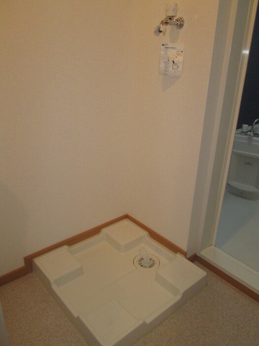 物件内観写真11　(洗濯機置場)