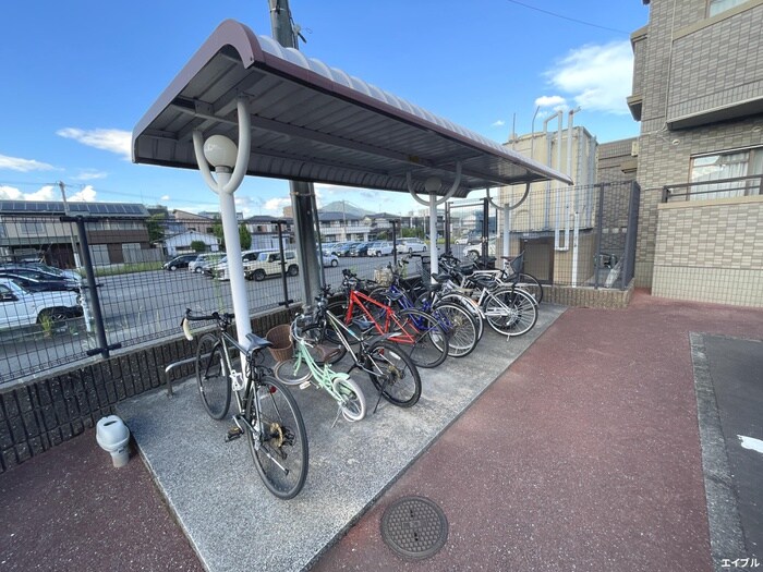 物件外観写真4　(駐輪場)