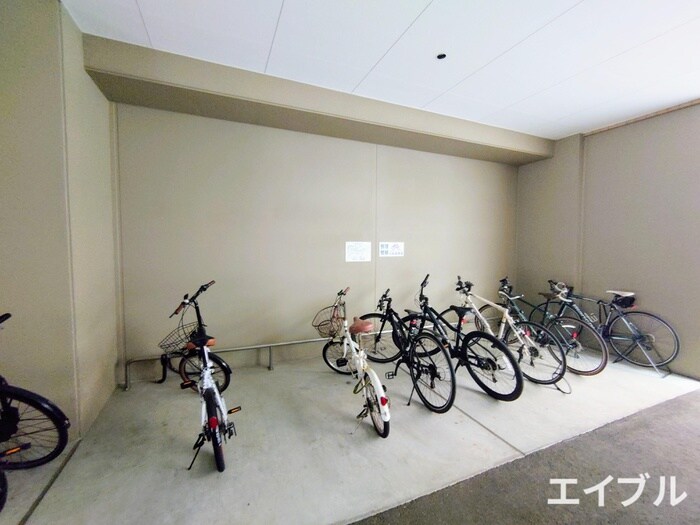 物件外観写真5　(駐輪場)