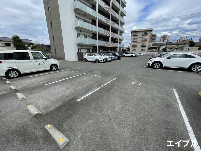物件外観写真2　(駐車場)