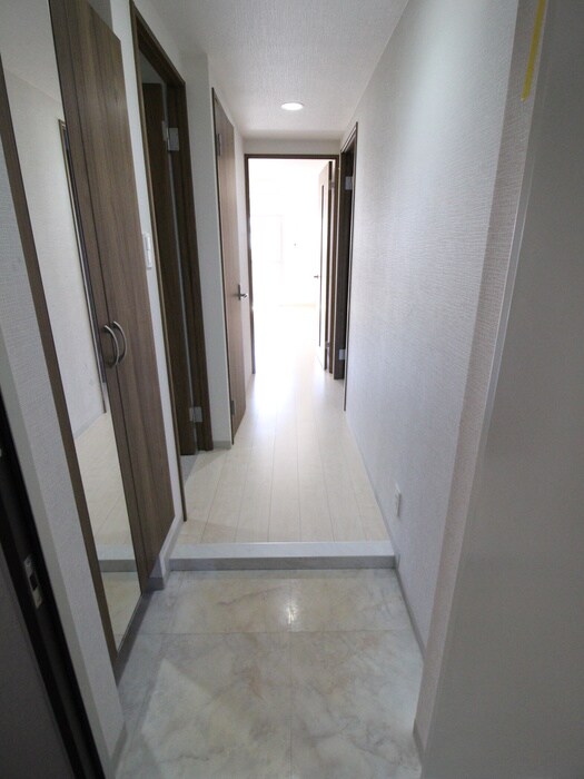 物件内観写真12　(玄関)