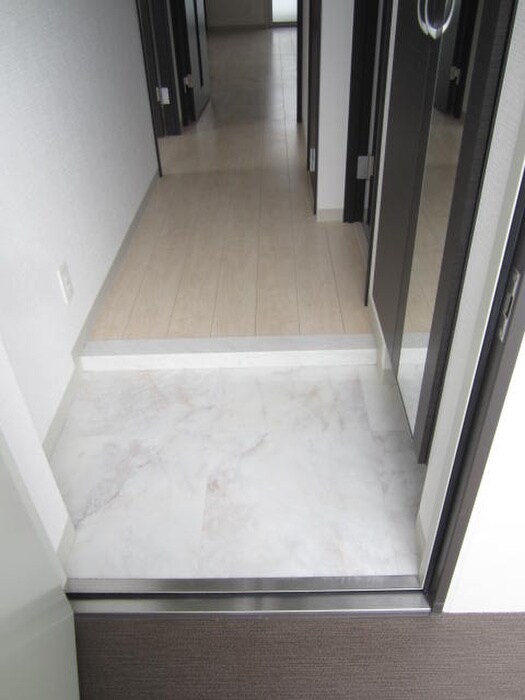 物件内観写真13　(玄関)