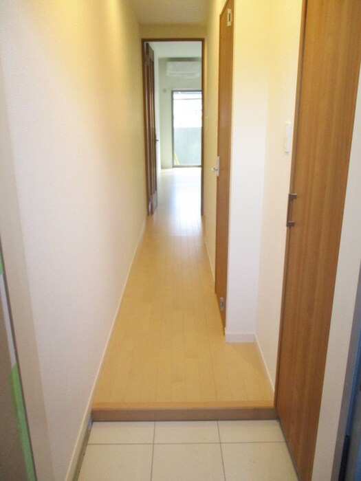 物件内観写真6　(玄関)