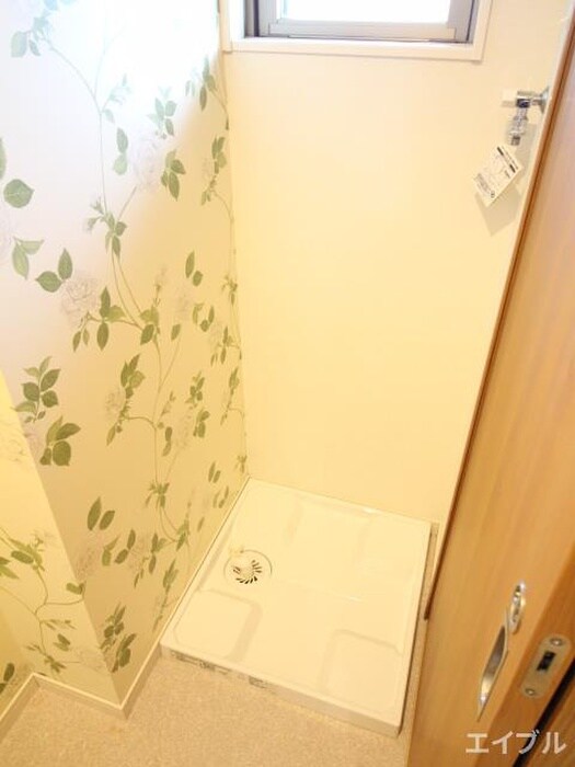 物件内観写真12　(洗濯機置場)