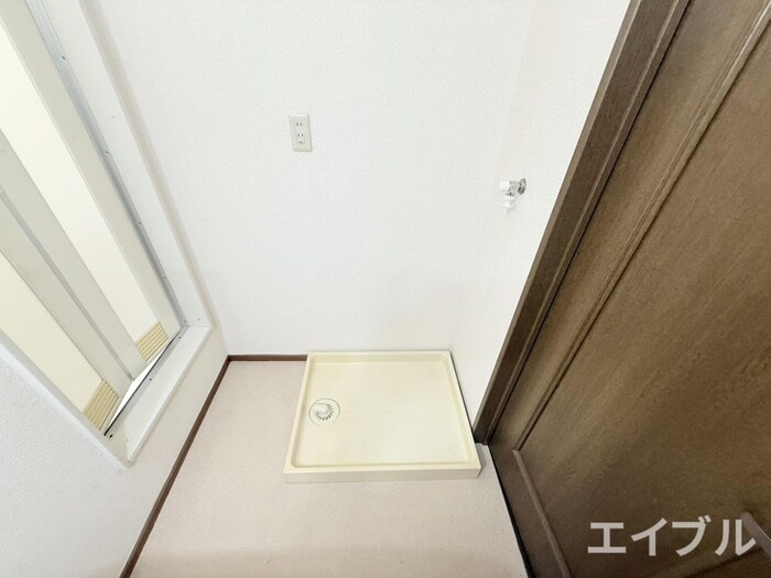 物件内観写真11　(洗濯機置場)