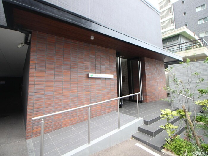 物件外観写真2　(エントランス部分)