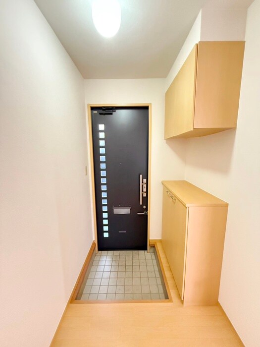 物件内観写真11　(玄関)