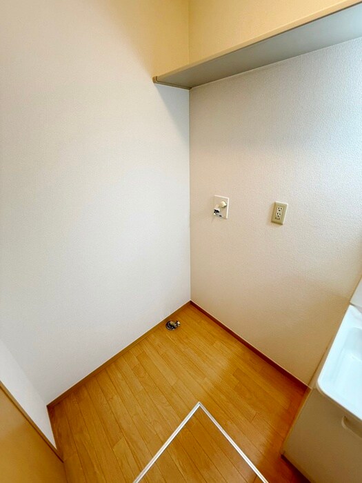 物件内観写真18　(洗濯機置場)