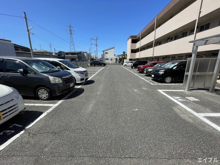 物件外観写真2　(駐車場)