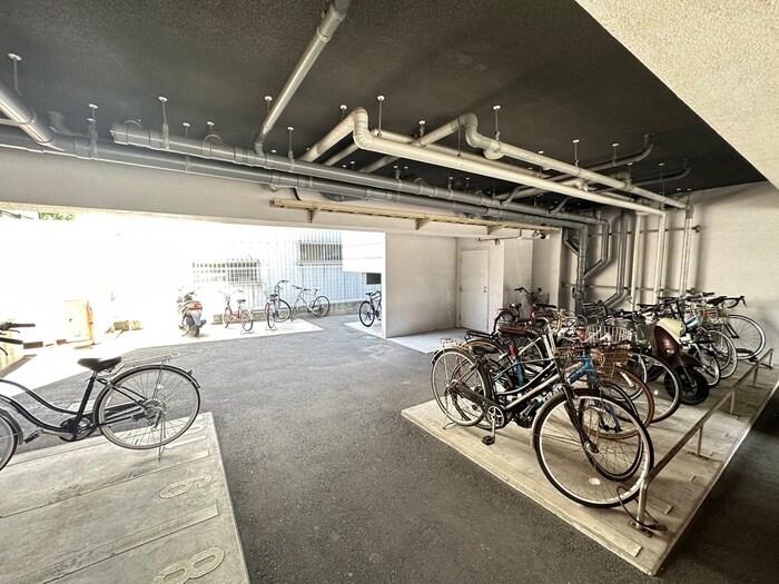 物件外観写真4　(駐輪場)